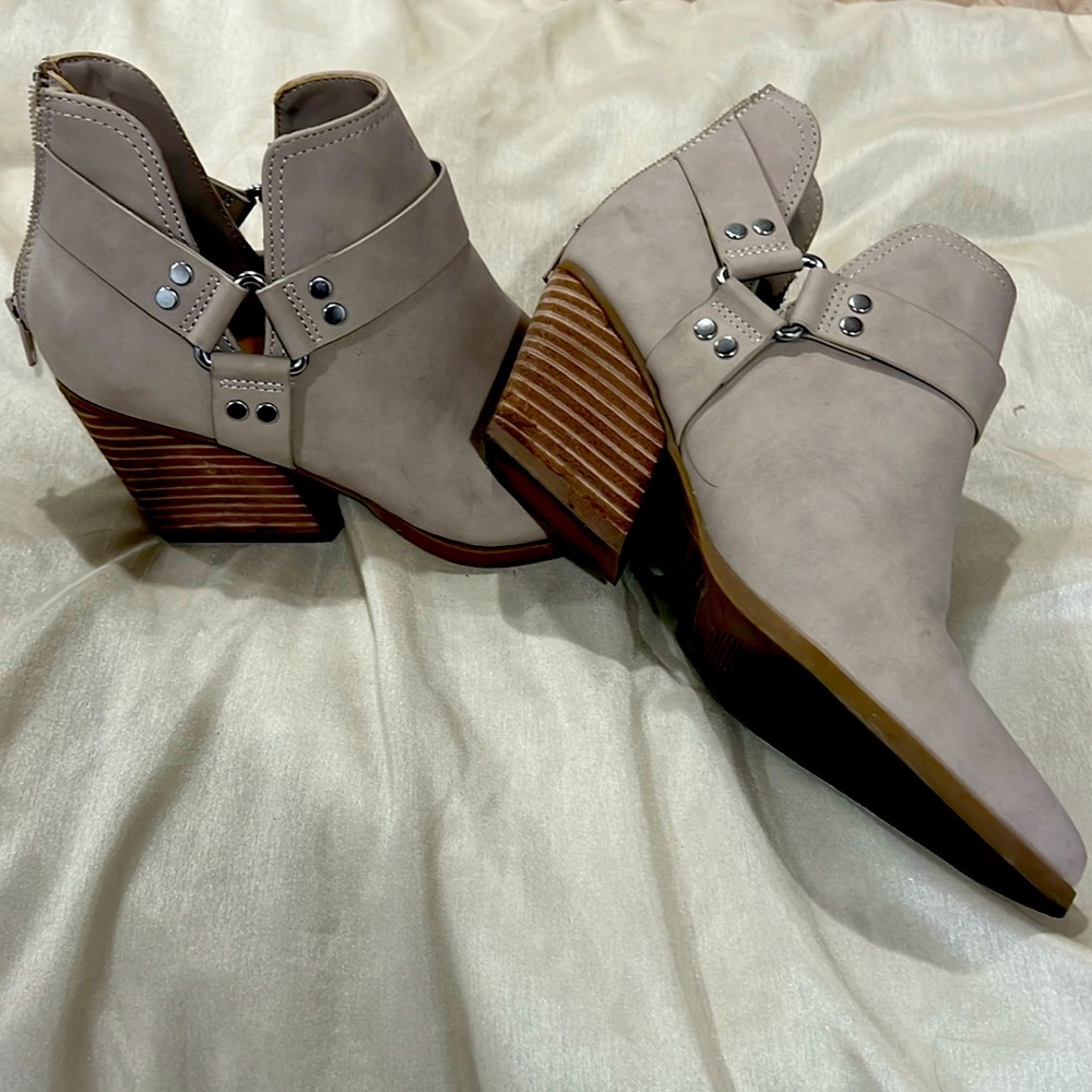 DV ankle boots